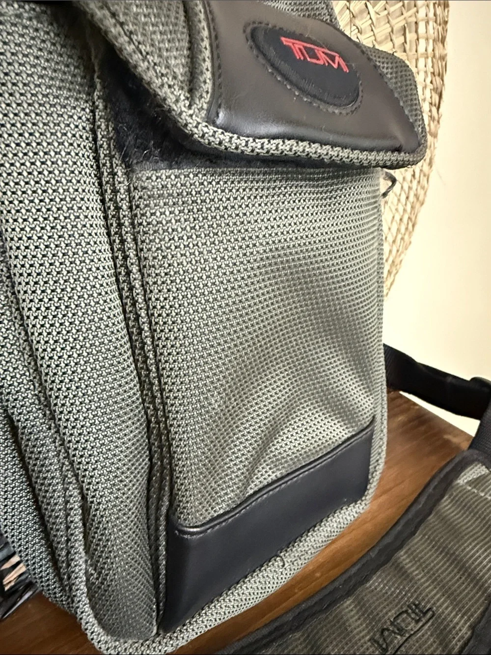 Tumi T2 Ballistic Nylon Vintage Olive Green Crossbody Messenger Bag